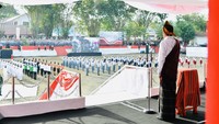 Presiden Joko Widodo memimpin upacara Hari Lahir Pancasila di Lapangan Pancasila, Kabupaten Ende, Nusa Tenggara Timur (NTT), Rabu (1/5/2022).  