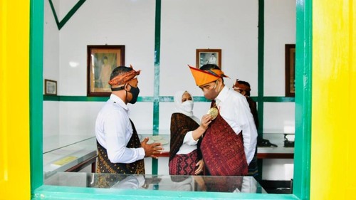 Presiden Joko Widodo beserta Iriana Joko Widodo berkunjung ke Rumah Pengasingan Bung Karno di Kabupaten Ende, Provinsi Nusa Tenggara Timur (NTT), Rabu, (1/6/2022)