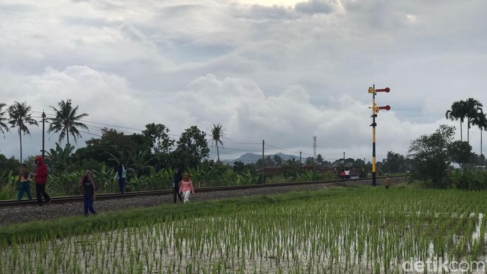 Rel kereta yang menjadi lokasi tawuran pelajar di Kota Sukabumi