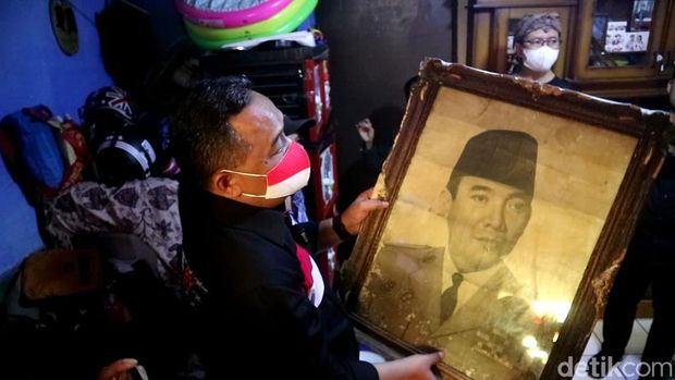 Sejumlah aktivis mendatangi rumah cucu dari Marhaen
