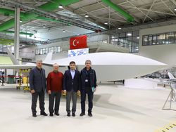 Mesranya Juragan Drone Turki dan Sang Istri Putri Erdogan