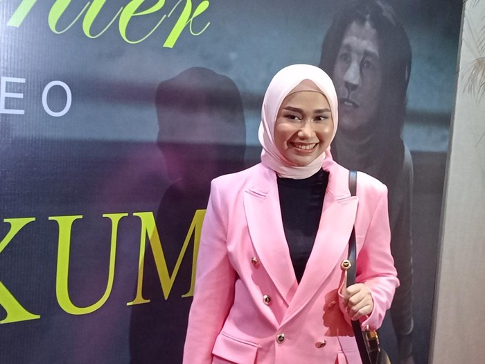Septia Siregar memberikan cerita soal dana yang dikeluarkan lagu ciptaan suaminya.