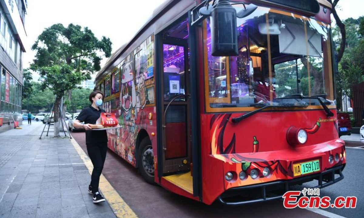 Seru! Di Chengdu Bisa Makan Hotpot Autentik di Dalam Bus
