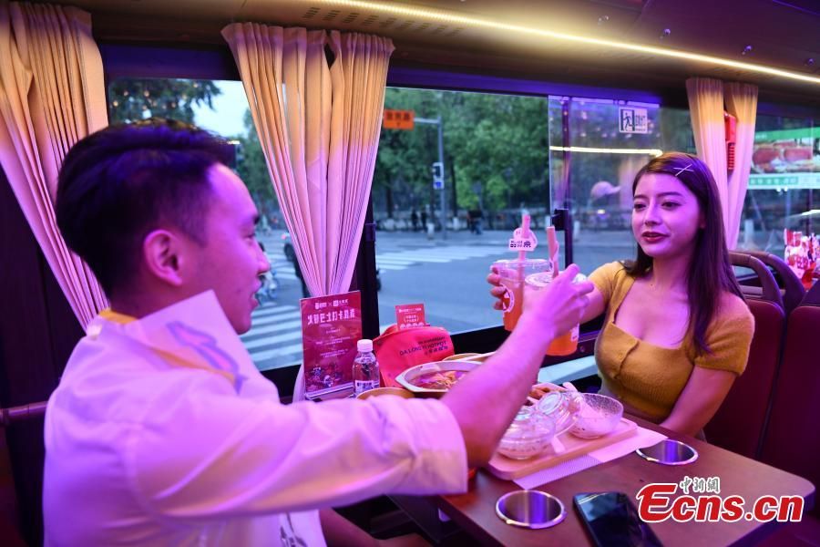 Seru! Di Chengdu Bisa Makan Hotpot Autentik di Dalam Bus