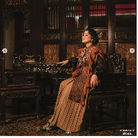 Kahiyang Ayu tampil memesona dalam balutan busana karya Mel Ahyar saat pemotretan di Rumah Tjong A Fie. Bangunan berlantai dua itu terletak di Jalan Ahmad Yani no 105. Foto: Dok. Instagram@ayanggkahiyang