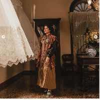 Kahiyang Ayu tampil memesona dalam balutan busana karya Mel Ahyar saat pemotretan di Rumah Tjong A Fie. Bangunan berlantai dua itu terletak di Jalan Ahmad Yani no 105. Foto: Dok. Instagram@doleytobing