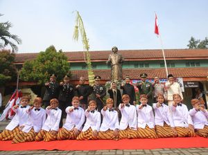 Ratusan Siswa SD di Mojokerto Diajak Napak Tilas Sosok Soekarno Kecil