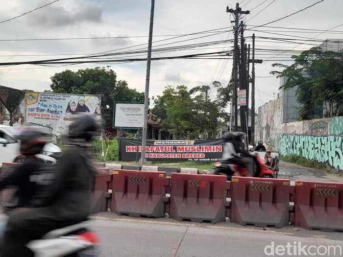 Spanduk penolakan Khilafatul Muslimin di Kabupaten Brebes, Rabu (1/6/2022).