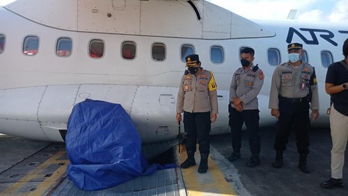 Suasana di Bandara I Gusti Ngurah Rai pasca insiden terperosoknya roda pesawat Wings Air IW 1963 ke dalam saluran drainase, Selasa (31/5/2022) sore.