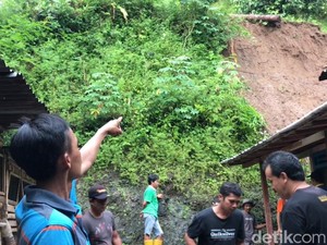 Tebing 30 Meter Longsor Hantam Rumah di Hargowilis Kulon Progo