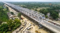 Jembatan kantilever atau jembatan baja terpanjang di India ini dibangun di atas Sungai Gangga.