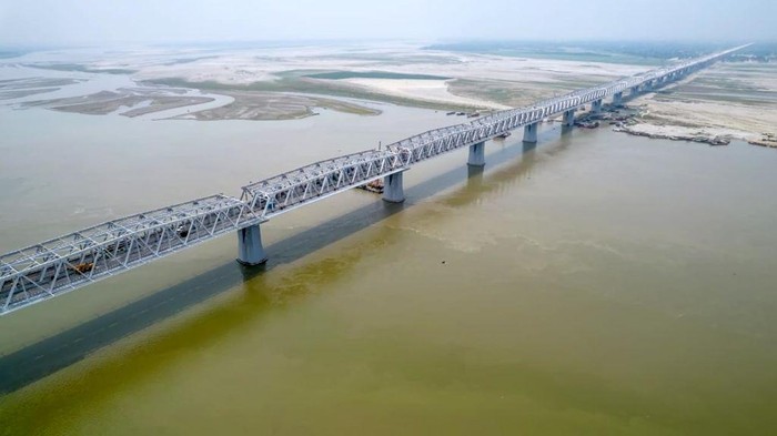 PATNA, INDIA - JUNE 1: A view of the restructured eastern flank of Mahatma Gandhi Setu bridge on June 1, 2022 in Patna, India. The bridge will be inaugurated by will be inaugurated by Union minister Nitin Gadkari on June 7.  The rehabilitation of 39 years old Setu is considered lifeline bridge connecting North and South Bihar over river Ganga. (Photo by Santosh Kumar/Hindustan Times via Getty Images)
