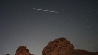 Ini dia penampakan salah satu foto hujan meteor yang terjadi di langit Nevada, Amerika Serikat, pada Senin (30/5/2022).