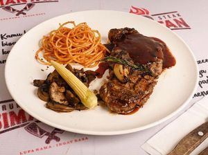 5 Steak Kaki Lima Enak di Bandung, Ada yang Dibuat Mantan Chef Resto
