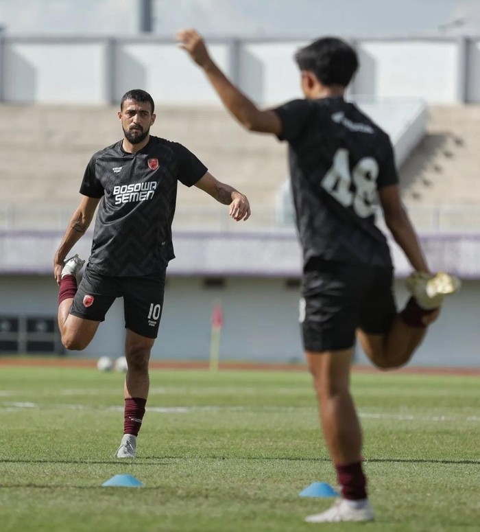 Aksi Striker PSM Makassar, Everton Nascimento saat melawan Persita Tangerang Aksi Striker PSM Makassar, Everton Nascimento saat melawan Persita Tangerang