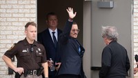 Di sisi lain, pihak Johnny Depp juga diharuskan membayar ganti rugi sebesar USD $2 juta kepada Amber Heard atas pencemaran nama baik setelah pengacara Depp menyebut tuduhannya sebagai sebuah tipuan. Foto: Los Angeles Times via Getty Imag/Kent Nishimura