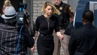 Di akhir pernyataan, Amber Heard mengaku sedih karena merasa kehilangan kebebasan untuk berbicara dengan bebas sebagai warga negara Amerika Serikat.  Foto: Los Angeles Times via Getty Imag/Kent Nishimura