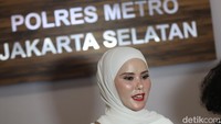 Diketahui Angel Lelga digaet buat jadi brand ambassador produk kripto tersebut. (Foto: Palevi/detikcom) 
