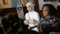 Angel Lelga melaporkan pihak developer Angel Token karena merasa tidak menerima uang bayaran. (Foto: Palevi/detikcom) 