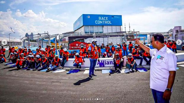 Anies Baswedan jajal mobil Formula E