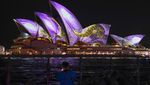Cantik Nian Sydney Opera House Bermandikan Cahaya