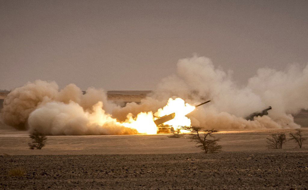 Amerika Serikat mengirimkan senjata canggih untuk memperkuat Ukraina melawan Rusia. Salah satu senjata yang dikirim adalah sistem roket canggih M142 HIMARS.
