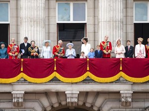 Pangeran Charles Cium Kate Middleton, Meghan Markle Merasa Diremehkan