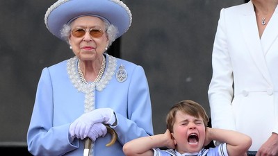9 Potret Ekspresi Pangeran Louis Nonton Parade Jet Tempur, Bikin Gemas!