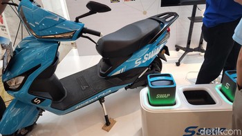 Swap Energi menghadirkan layanan isi ulang baterai untuk motor listrik. Foto: Adi Fida Rahman/detikINET
