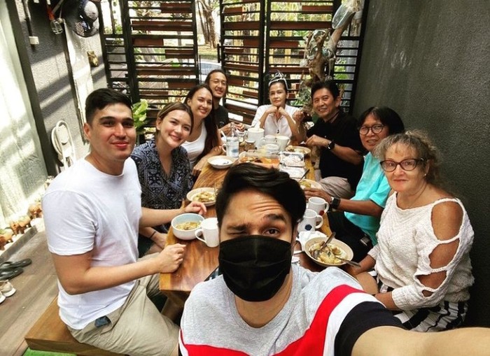 Galeri Marcel Chandrawinata Romantis! Momen Marcel Chandrawinata dan Istri Saat Makan Bareng