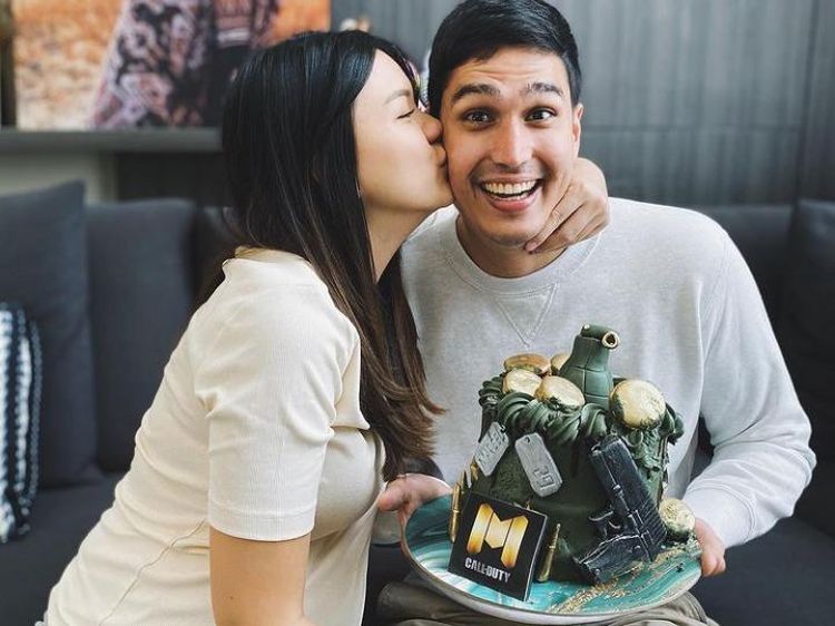 Romantis! Momen Marcel Chandrawinata dan Istri Saat Makan Bareng