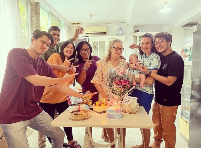 Galeri Marcel Chandrawinata Romantis! Momen Marcel Chandrawinata dan Istri Saat Makan Bareng