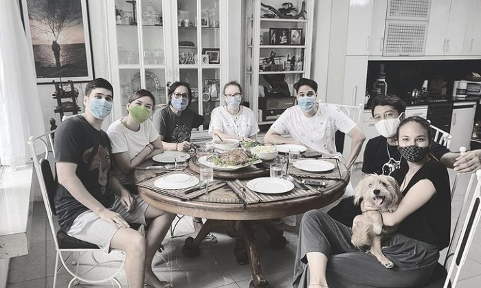 Galeri Marcel Chandrawinata Romantis! Momen Marcel Chandrawinata dan Istri Saat Makan Bareng