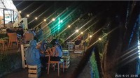 Pengunjung yang datang ke sini didominasi oleh anak muda. Minum kopi hingga malam sambil menikmati udara yang sejuk jadi favorit banyak pelanggan yang datang. Foto: Instagram/naksir_kopi