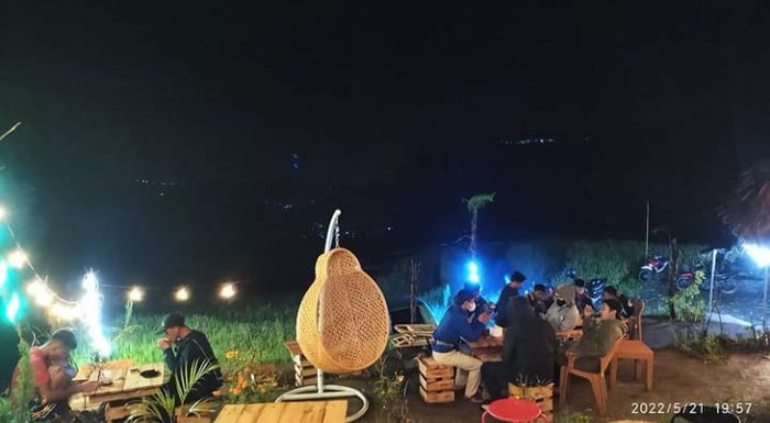 Galeri Naksir Kopi Adem! Ngopi di Sini Bonus Pemandangan Sawah dan Gunung Banjarnegara