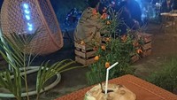 Selain menu kopi, di sini juga bisa memesan kelapa muda yang menyegarkan. Menu ini cocok untuk menjadi pilihan kamu yang tidak minum kopi. Foto: Instagram/naksir_kopi