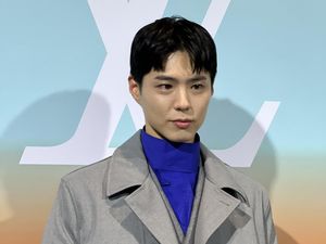 HYBE Bantah Kabar Park Bo Gum Bakal Gabung ke Agensinya
