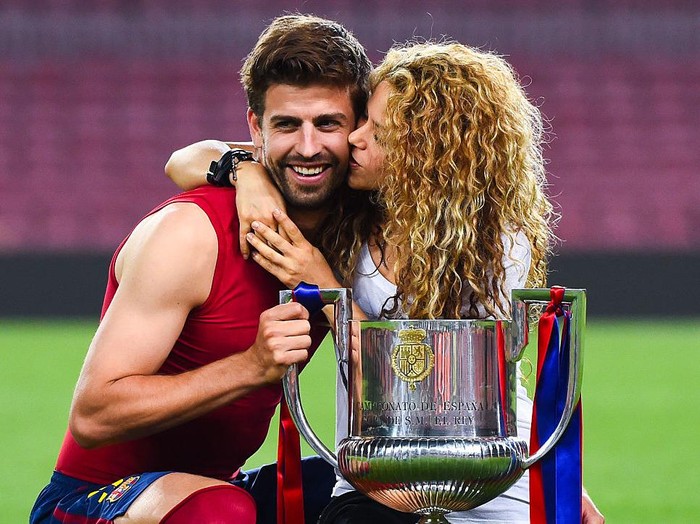 Gerard Pique dan Shakira Gerard Pique dan Shakira