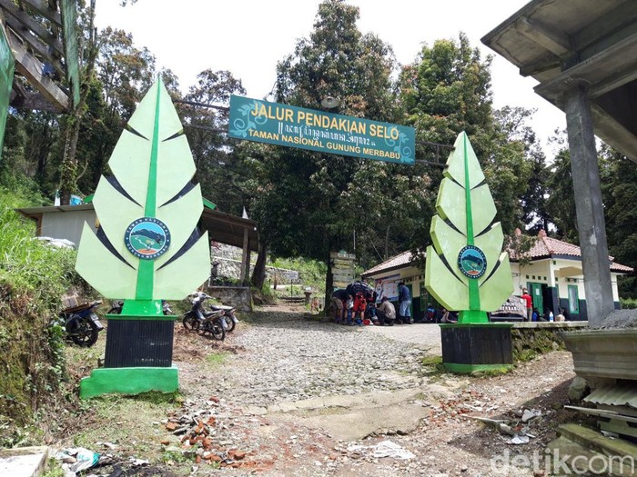Gerbang pendakian Gunung Merbabu di Selo, Boyolali.