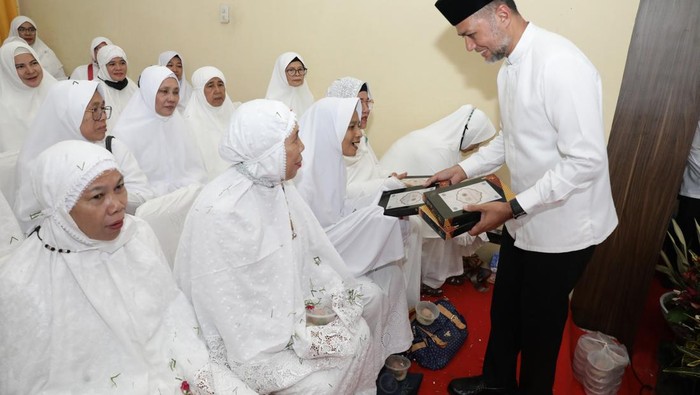 Musa Rajekshah hadiri Halalbihalal dan Tepung Tawar Calhaj Binjai, Rabu (1/6/2022).(DISKOMINFO SUMUT)