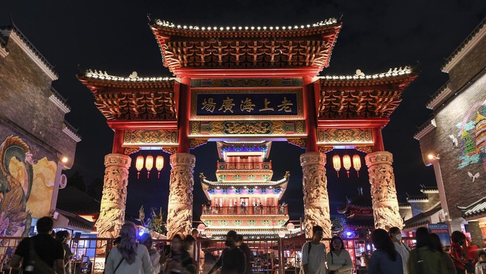 Ini Old Shanghai, Objek Wisata di Jakarta yang Asyik Buat Foto-foto Jakarta memiliki objek wisata baru yang menarik untuk dikunjungi. Di sini pengunjung bisa berfoto dengan latar bangunan khas kampung China. Penasaran?