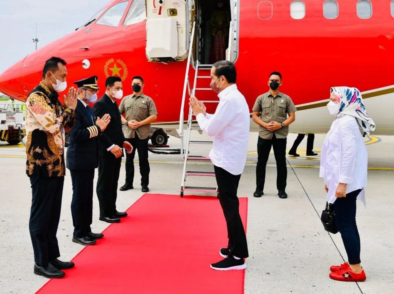 Presiden RI Jokowi dan Iriana Jokowi saat kunjungan ke Ende, NTT.