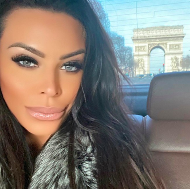 Kematian Kasia masih menjadi misteri. Sempat disebutkan bahwa dia diduga karena overdosis obat-obatan. Namun sampai saat ini pihak berwajib masih menyelidiki penyebabnya. Foto: dok. Instagram/@kashounia