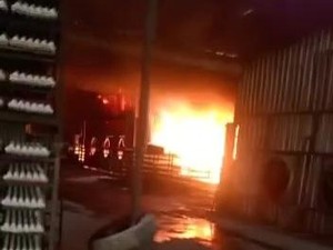 Pabrik Tatakan Telur di Mojokerto Terbakar
