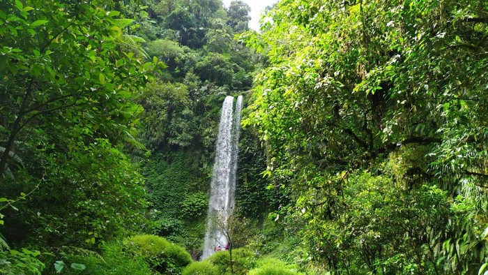 Keindahan Air Terjun Menanga di Desa Santong, Lombok Utara, Nusa Tenggara Barat. Keindahan Air Terjun Menanga di Desa Santong, Lombok Utara, Nusa Tenggara Barat.