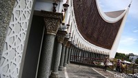 Desain masjid yang unik dan megah bersaing dalam ajang penghargaan Abdullatif Al-Fozan untuk Arsitektur Masjid.