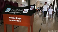 Awalnya ada 201 desain yang masuk nominasi, kemudian dikerucutkan lagi menjadi 27, lalu diumumkanlah 7 yang menjadi pemenang utama. Dalam daftar tersebut, Masjid Raya Sumatera Barat menjadi satu-satunya masjid di Indonesia yang masuk dalam daftar itu.