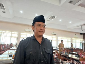 Ambulans Milik PDIP Wonogiri Raib, Stiker Dicopot-Dibuang di Jalan