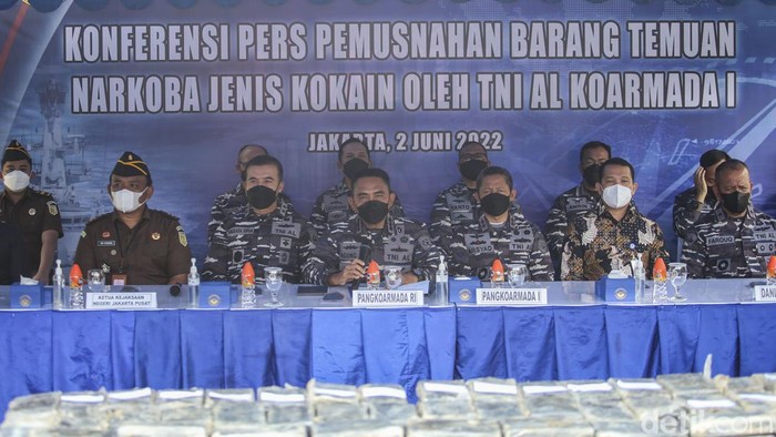 Koarmada 1 Musnahkan 179 Kg Kokain Senilai Rp 1,25 Triliun TNI Angkatan Laut (TNI AL) menggelar pemusnahan barang bukti narkoba seberat 179 KG narkoba jenis kokain di Koarmada I, Jakarta, Kamis (2/6/2022).
