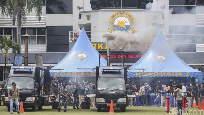 TNI Angkatan Laut (TNI AL) menggelar pemusnahan barang bukti narkoba seberat 179 KG narkoba jenis kokain di Koarmada I, Jakarta, Kamis (2/6/2022).